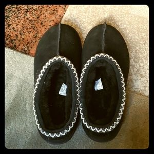 NWOT UGG Tasmin clogs black